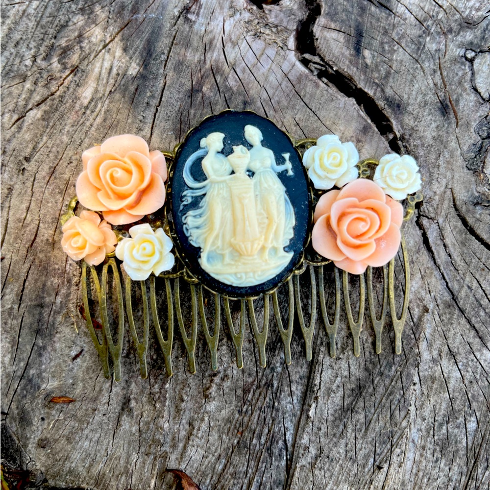 Vintage style hair comb